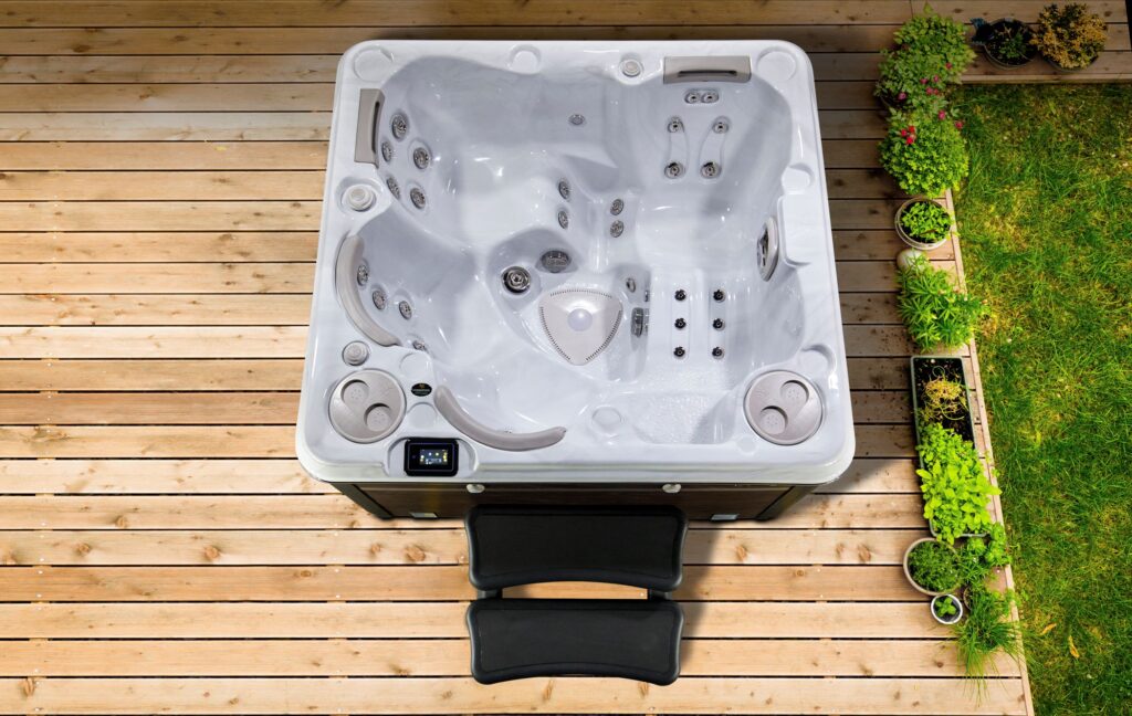 HP20-2020-SCHT495-Dry-Topside--Day-Deck-With-TT-Steps--Image1-2100x1328-9d7c6f7d-921d-48a7-94ac-7829fee6665b