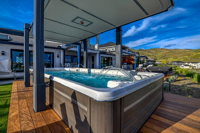 A Complete Guide To Salt Water Hot Tubs And Swim Spas Hydropool Ci Ltd