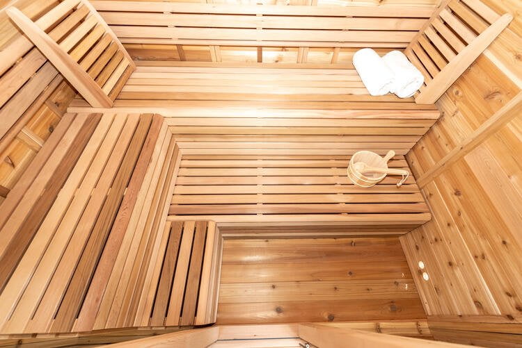 2059_two_tier_L_shape_benches_pure_cube_sauna_leisurecraft_europe.fc63e12d441fa3e2c97d785558756d9f